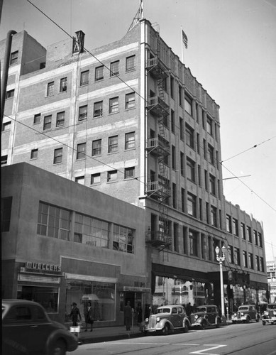 Long Beach stores on Pine Avenue