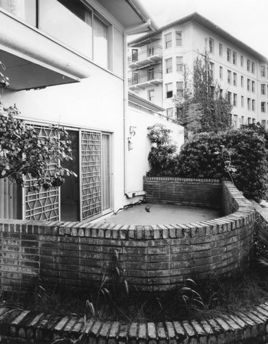 Ambassador Hotel, Large Bungalow courtyard