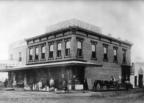 Ralphs Bros. Grocers