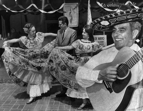 Mexican Cinco de Mayo dancers