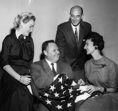 Holt presents flag to group