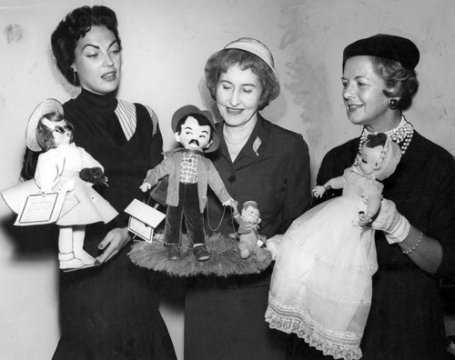 Dolls win top philanthrophy [sic] prize