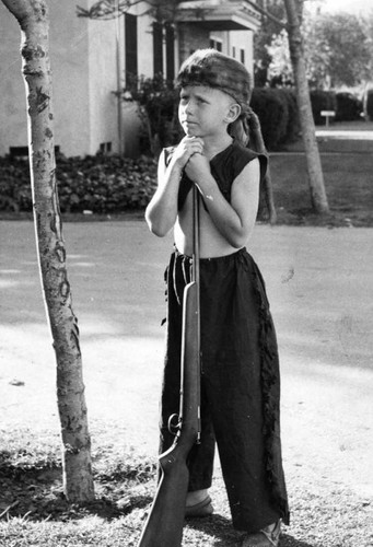 "Davy" scouts in mink hat