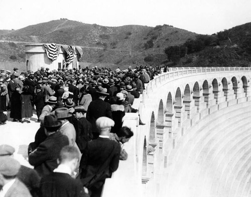 Crowd on Mulholland Dam during dedication