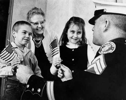 Van Nuys students receive flags