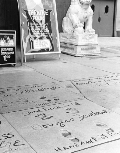 Douglas Fairbanks, Grauman's Chinese Theater