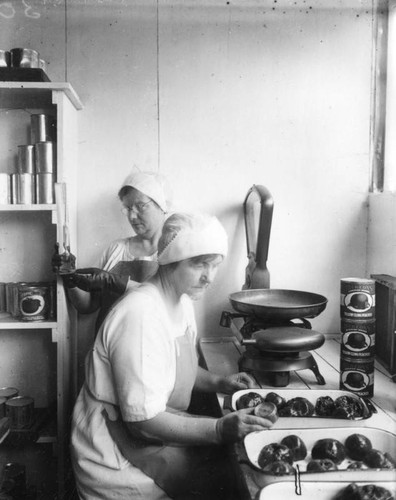 Canning peaches