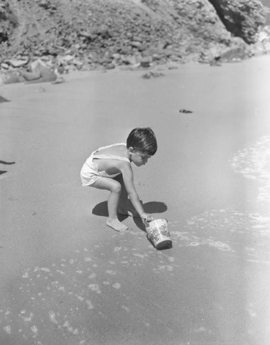 Children at the beach, view 11