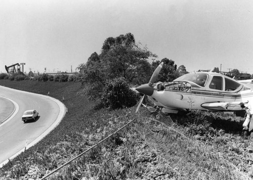 Plane crashes near freeway in Long Beach