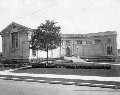 Lincoln Heights Branch Library, exterior