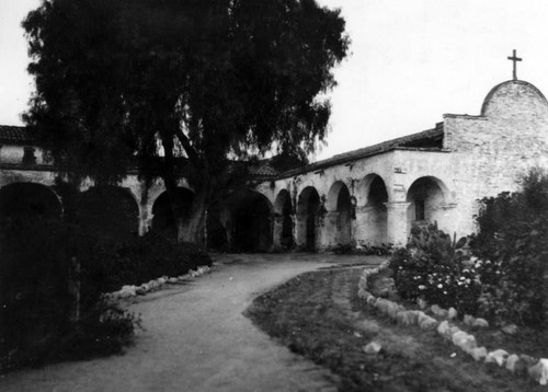 Walkway, Mission San Juan Capistrano