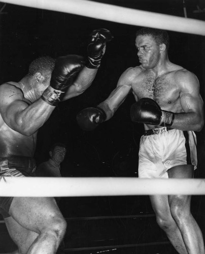 Eddie Machen throws punch that finished Bert Whitehurst