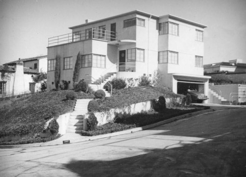 House on Franklin and Radio in Los Feliz