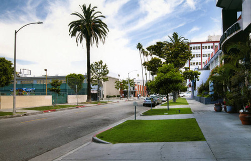 Commercial office building on 6th Street