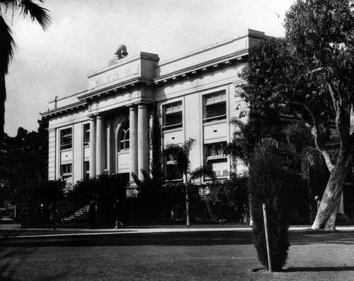 Long Beach Public Library