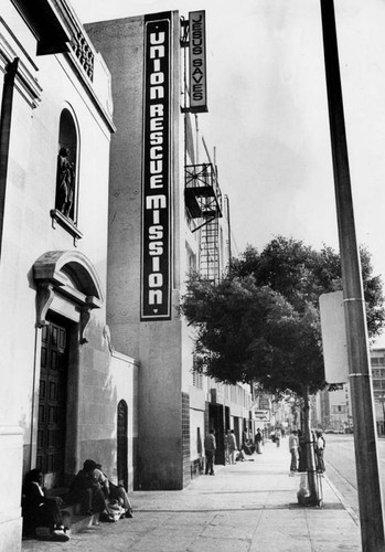 Union Rescue Mission, exterior