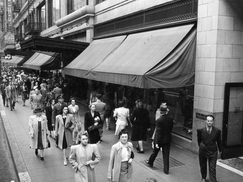 Pedestrians on Broadway near Bullock's