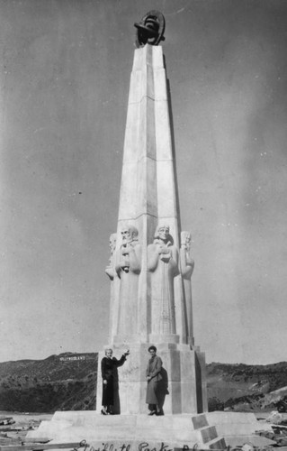 Ladies view the Astronomers Monument