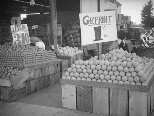 Grapefruit at Neil's Ranch Market in Inglewood