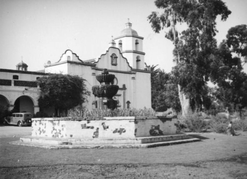 Convento, church and fountain, Mission San Luis Rey, Oceanside