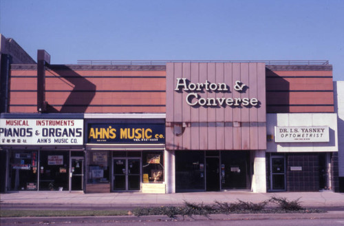 Storefronts on Wilshire Boulevard