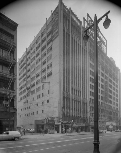 Broadway between 8th & 9th