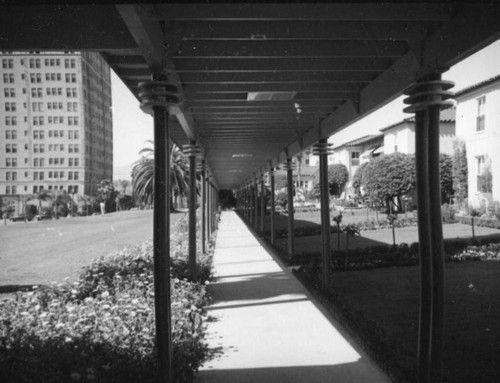 Gaylord and bungalows from the Ambassador Hotel walkway