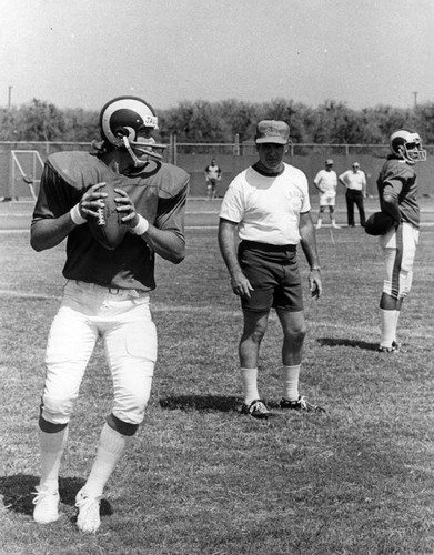 Ron Jaworski performs for coach