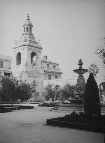 Pasadena City Hall courtyard