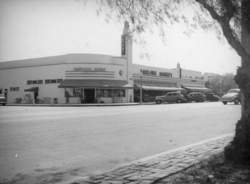 Lakeside Drugs and Market in Toluca Lake