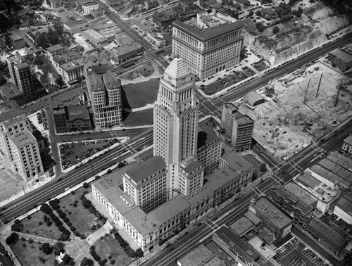 City Hall and vacant lot for Federal Building