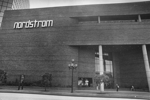 Glendale Nordstrom store, exterior