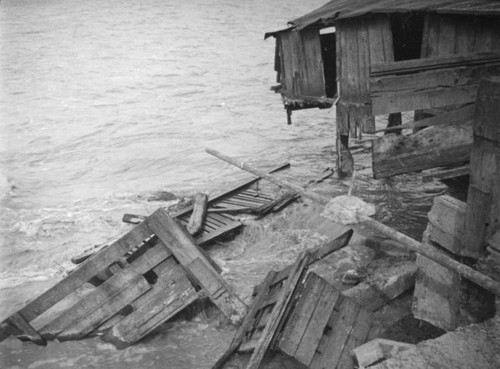 Barn collapse, El Monte floods