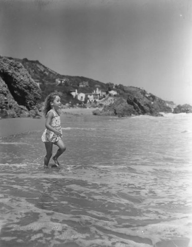 Children at the beach, view 3