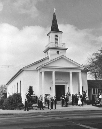 Toluca Lake Community Medthodist Church, exterior view