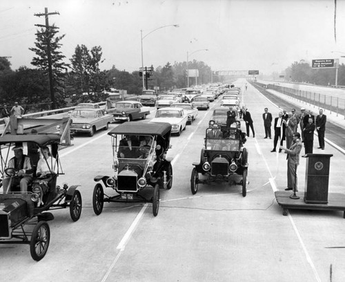 Vintage cars first vehicles to ride freeway extension