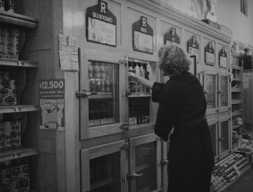 Ethel shopping at Hollywood Market