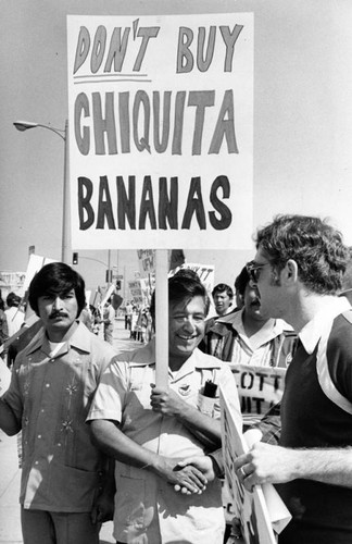 Chavez boycotts Chiquita Banana