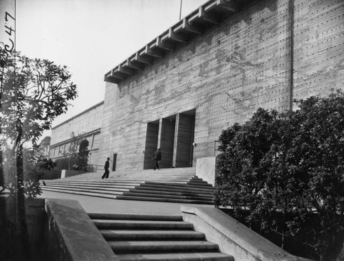 Main entrance, L.A. County Museum of Natural History