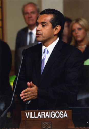 Villaraigosa at City Council meeting