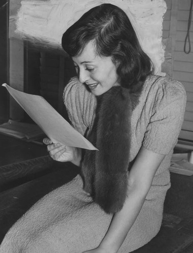 Luise Rainer becomes American citizen