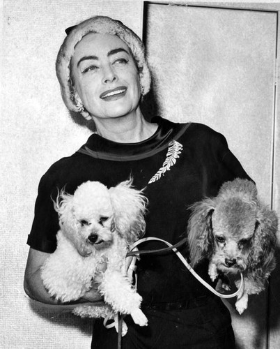 Joan Crawford arrives in Los Angeles