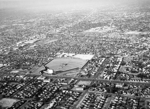 Compton Drive-In, Rosecrans Avenue, looking north