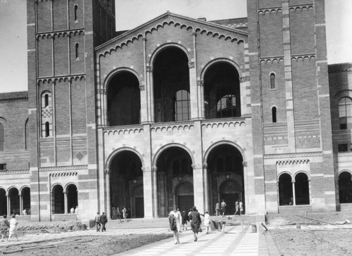 Royce Hall, U.C.L.A. campus, view 10