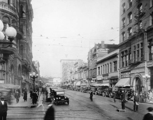 Spring and 2nd Streets, looking north