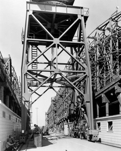 Metal crane on wheels, Wilmington Harbor