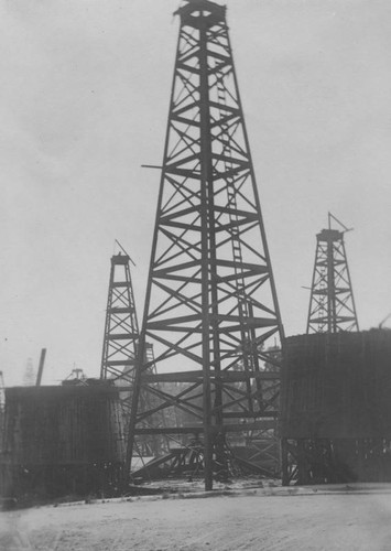 Oil wells in Hollywood