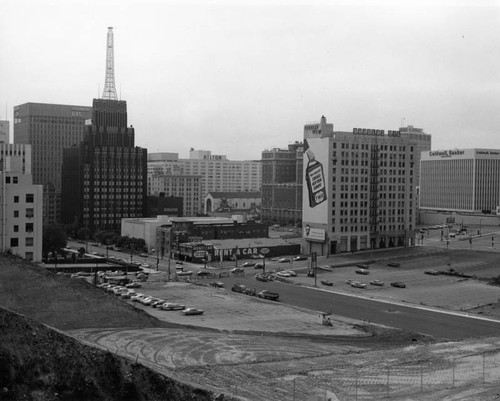 Looking toward Flower and 5th Streets