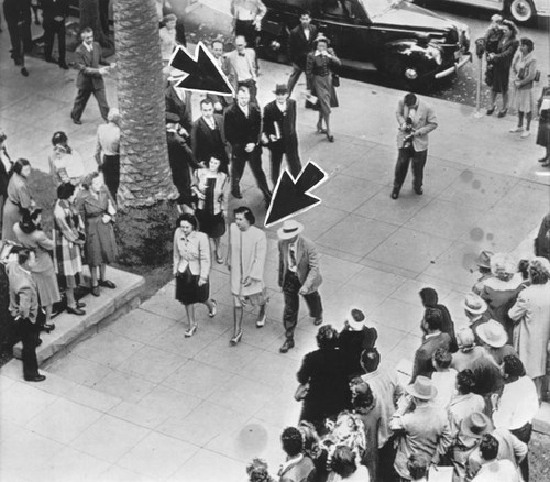 Spectators jam sidewalks outside courthouse