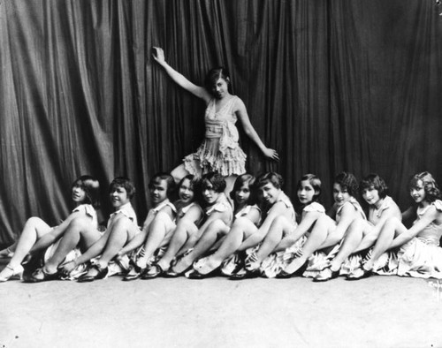 Creole chorus line dancers, Lincoln Theatre